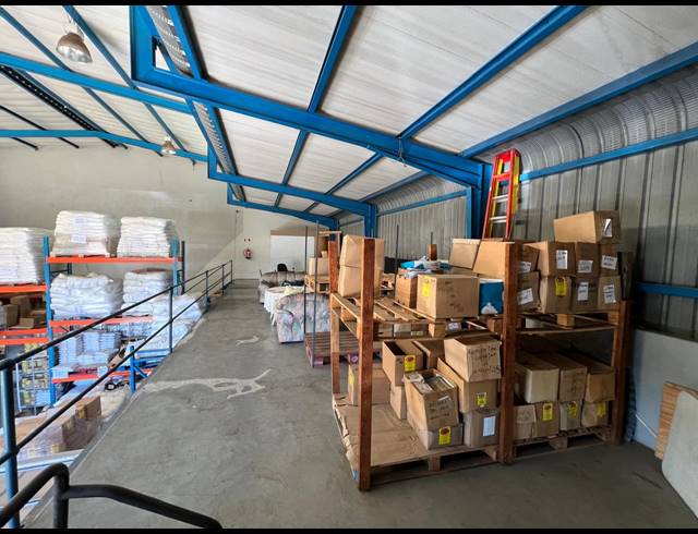 349M² WAREHOUSE TO LET IN LASER PARK